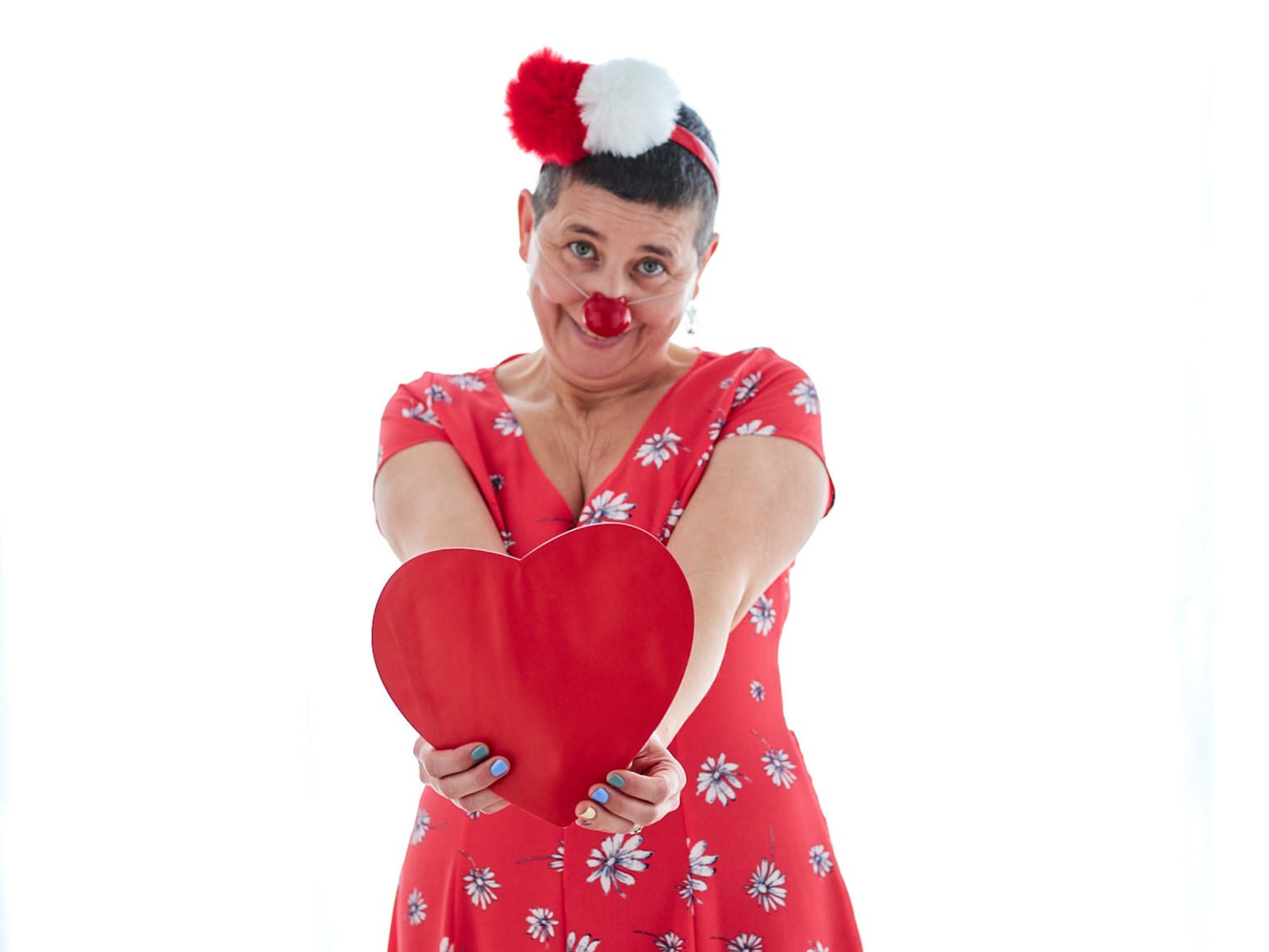 Pirueta, la payasa de Anaís Isarre que representa el clown terapéutico para adultos.